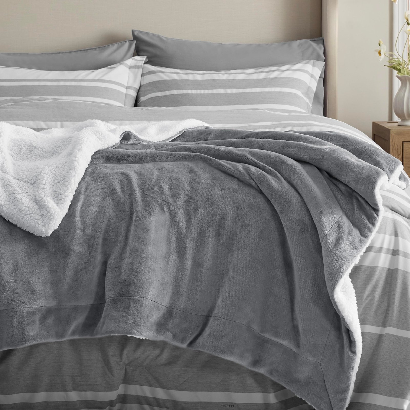 BEDSURE Kuscheldecke - Warm Sherpa Wolldecke & Sofadecke, Flauschig Sofaüberwurf Decke, Dicke Couchdecke, Fleecedecke, Flauschige Wohndecke für Couch, Grau, 230x270 cm - Image 5